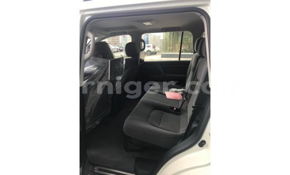 Buy Import Toyota Land Cruiser White Truck in Import - Dubai in Agadez Buy Import Toyota Land Cruiser White Truck in Import - Dubai in Agadez