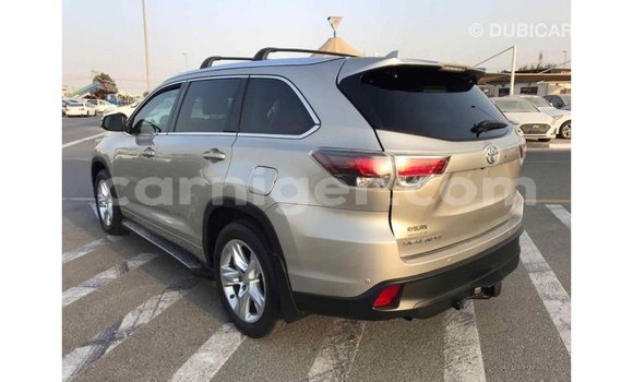 Acheter Import Voiture Toyota Highlander Beige à Import - Dubai, Agadez Acheter Import Voiture Toyota Highlander Beige à Import - Dubai, Agadez