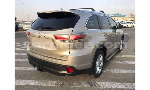 Acheter Import Voiture Toyota Highlander Beige à Import - Dubai, Agadez Acheter Import Voiture Toyota Highlander Beige à Import - Dubai, Agadez