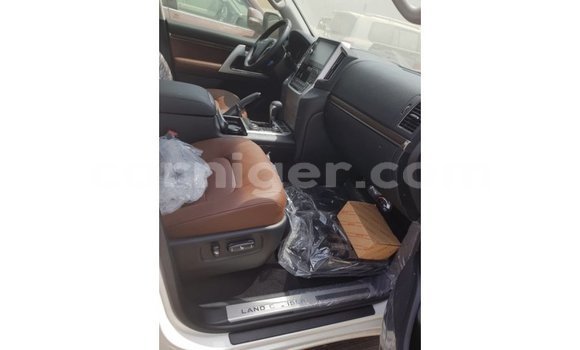 Buy Import Toyota Land Cruiser Brown Truck in Import - Dubai in Agadez Buy Import Toyota Land Cruiser Brown Truck in Import - Dubai in Agadez