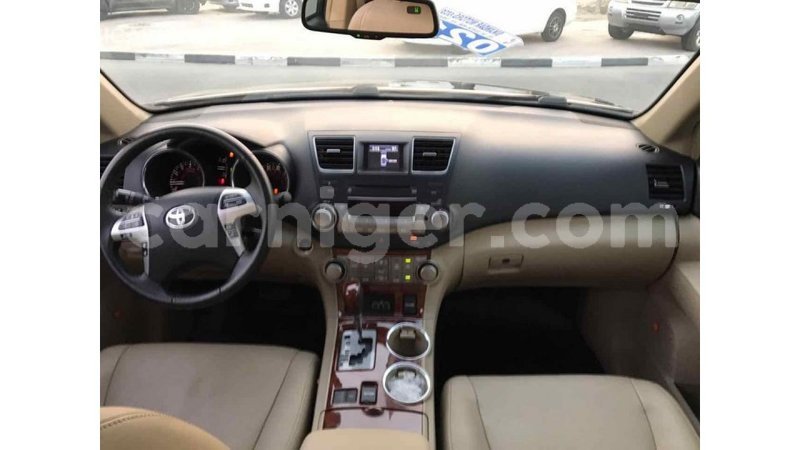 Big with watermark toyota highlander agadez import dubai 4961