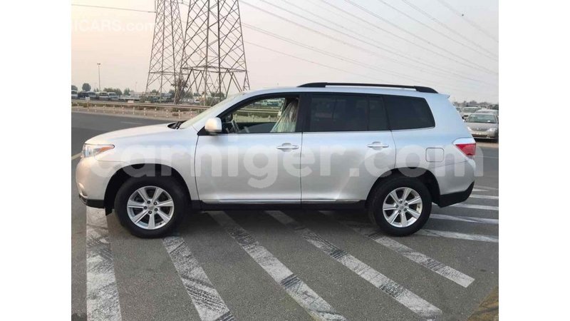 Big with watermark toyota highlander agadez import dubai 4962