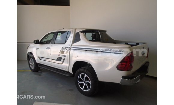 Buy Import Toyota Hilux White Car in Import - Dubai in Agadez Buy Import Toyota Hilux White Car in Import - Dubai in Agadez