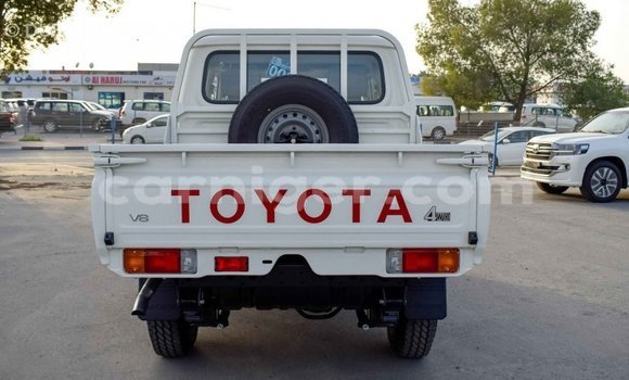 Buy Import Toyota Land Cruiser Beige Truck in Import - Dubai in Agadez Buy Import Toyota Land Cruiser Beige Truck in Import - Dubai in Agadez