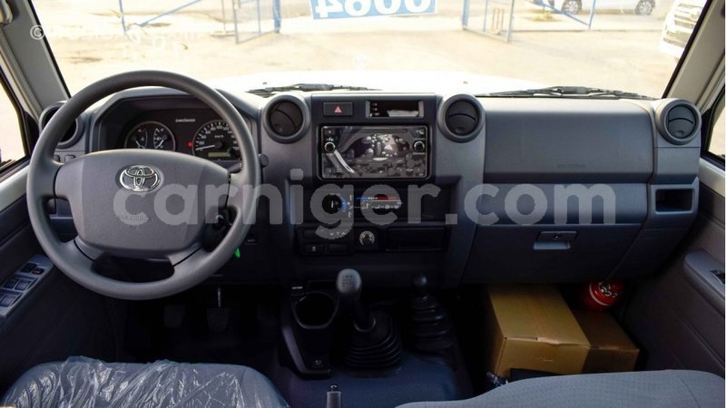 Big with watermark toyota land cruiser agadez import dubai 4971