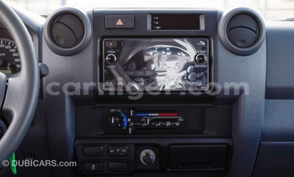 Buy Import Toyota Land Cruiser Beige Truck in Import - Dubai in Agadez Buy Import Toyota Land Cruiser Beige Truck in Import - Dubai in Agadez