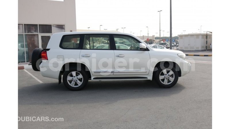 Big with watermark toyota land cruiser agadez import dubai 4974