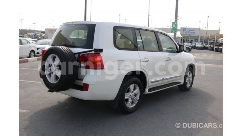 Big with watermark toyota land cruiser agadez import dubai 4974