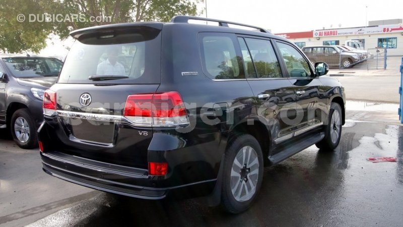 Big with watermark toyota land cruiser agadez import dubai 4982