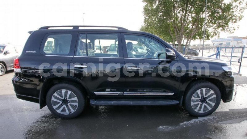 Big with watermark toyota land cruiser agadez import dubai 4982