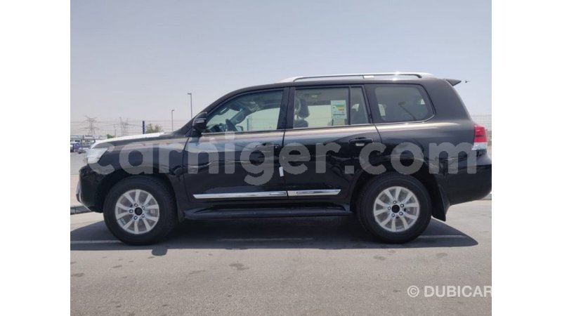 Big with watermark toyota land cruiser agadez import dubai 4983