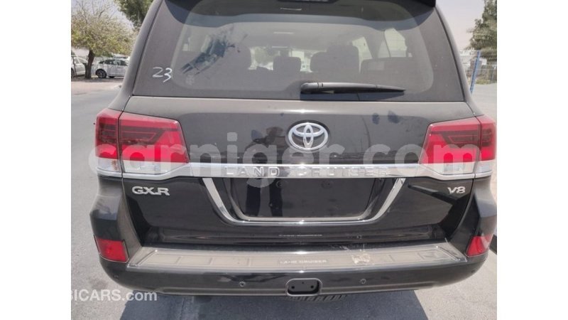 Big with watermark toyota land cruiser agadez import dubai 4983