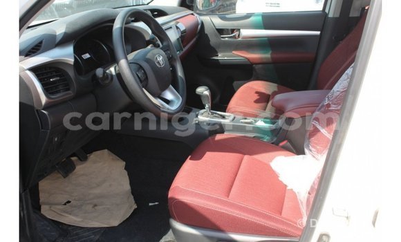 Buy Import Toyota Hilux White Car in Import - Dubai in Agadez Buy Import Toyota Hilux White Car in Import - Dubai in Agadez