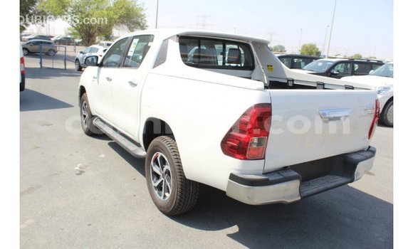 Buy Import Toyota Hilux White Car in Import - Dubai in Agadez Buy Import Toyota Hilux White Car in Import - Dubai in Agadez