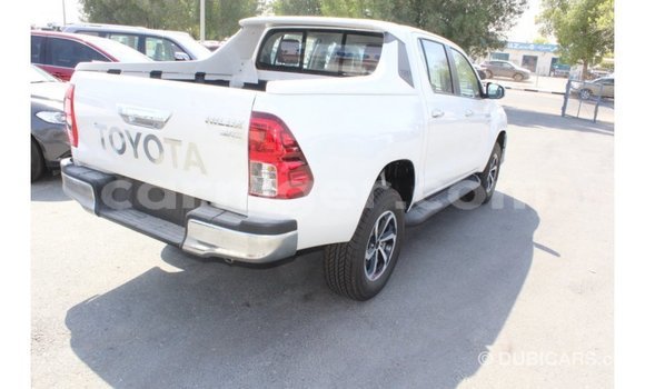 Buy Import Toyota Hilux White Car in Import - Dubai in Agadez Buy Import Toyota Hilux White Car in Import - Dubai in Agadez