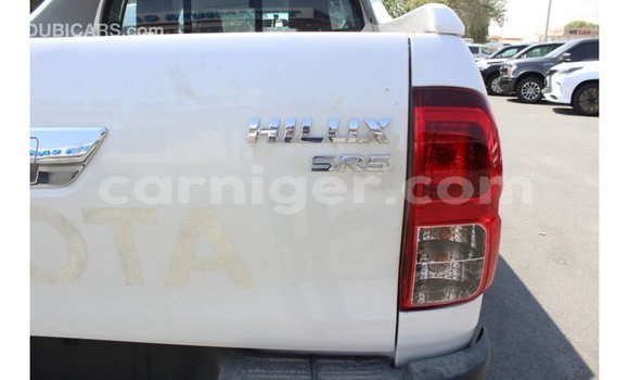 Buy Import Toyota Hilux White Car in Import - Dubai in Agadez Buy Import Toyota Hilux White Car in Import - Dubai in Agadez