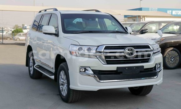 Buy Import Toyota Land Cruiser White Truck in Import - Dubai in Agadez Buy Import Toyota Land Cruiser White Truck in Import - Dubai in Agadez