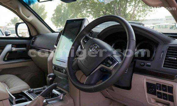 Buy Import Toyota Land Cruiser White Truck in Import - Dubai in Agadez Buy Import Toyota Land Cruiser White Truck in Import - Dubai in Agadez