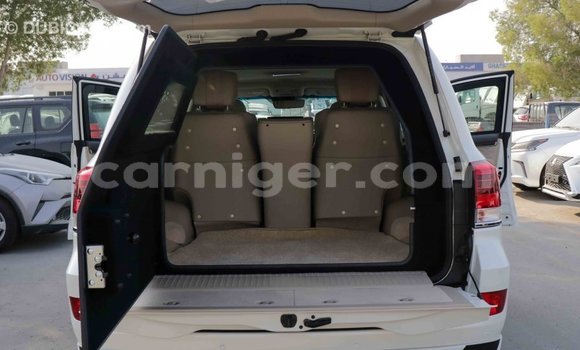 Buy Import Toyota Land Cruiser White Truck in Import - Dubai in Agadez Buy Import Toyota Land Cruiser White Truck in Import - Dubai in Agadez
