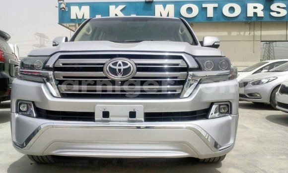 Buy Import Toyota Land Cruiser Other Truck in Import - Dubai in Agadez Buy Import Toyota Land Cruiser Other Truck in Import - Dubai in Agadez
