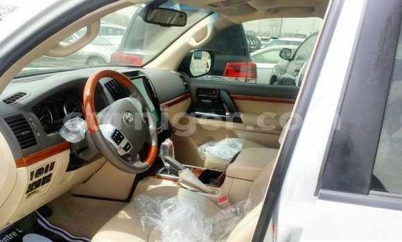 Buy Import Toyota Land Cruiser Other Truck in Import - Dubai in Agadez Buy Import Toyota Land Cruiser Other Truck in Import - Dubai in Agadez