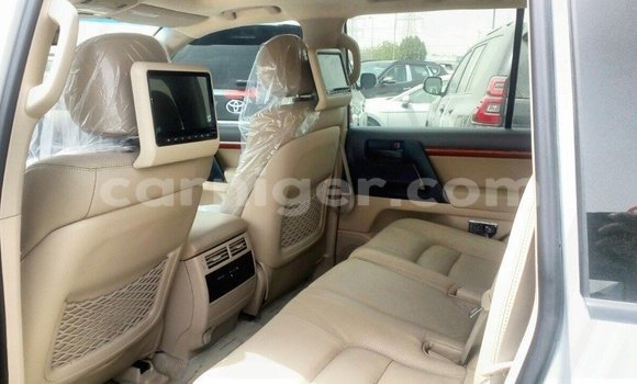 Buy Import Toyota Land Cruiser Other Truck in Import - Dubai in Agadez Buy Import Toyota Land Cruiser Other Truck in Import - Dubai in Agadez