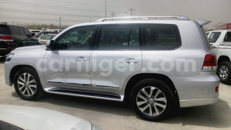 Big with watermark toyota land cruiser agadez import dubai 5033