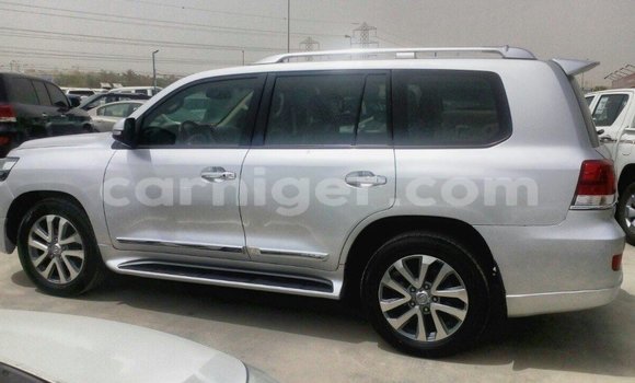 Buy Import Toyota Land Cruiser Other Truck in Import - Dubai in Agadez Buy Import Toyota Land Cruiser Other Truck in Import - Dubai in Agadez