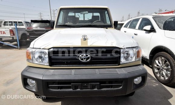 Sayi Imported Toyota Land Cruiser Beige Babbar mota in Import - Dubai a Agadez Sayi Imported Toyota Land Cruiser Beige Babbar mota in Import - Dubai a Agadez