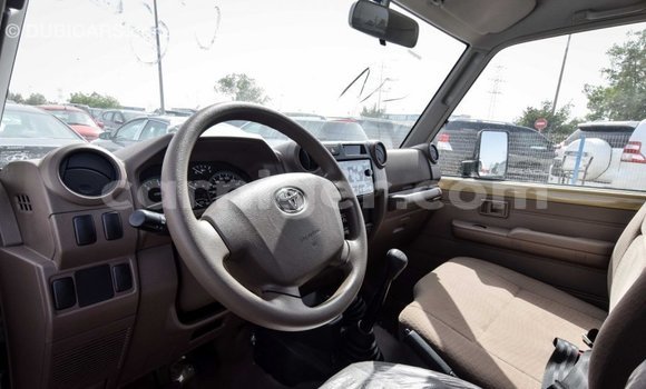 Sayi Imported Toyota Land Cruiser Beige Babbar mota in Import - Dubai a Agadez Sayi Imported Toyota Land Cruiser Beige Babbar mota in Import - Dubai a Agadez