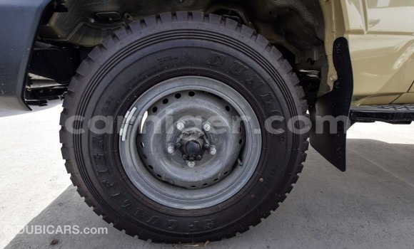 Sayi Imported Toyota Land Cruiser Beige Babbar mota in Import - Dubai a Agadez Sayi Imported Toyota Land Cruiser Beige Babbar mota in Import - Dubai a Agadez