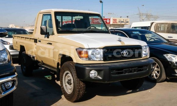 Buy Import Toyota Land Cruiser Beige Truck in Import - Dubai in Agadez Buy Import Toyota Land Cruiser Beige Truck in Import - Dubai in Agadez