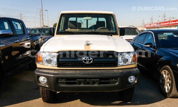Buy Import Toyota Land Cruiser Beige Truck in Import - Dubai in Agadez Buy Import Toyota Land Cruiser Beige Truck in Import - Dubai in Agadez