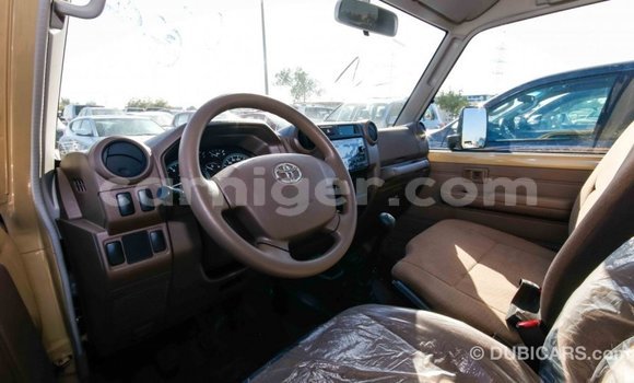 Buy Import Toyota Land Cruiser Beige Truck in Import - Dubai in Agadez Buy Import Toyota Land Cruiser Beige Truck in Import - Dubai in Agadez