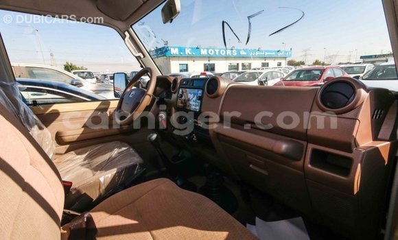 Buy Import Toyota Land Cruiser Beige Truck in Import - Dubai in Agadez Buy Import Toyota Land Cruiser Beige Truck in Import - Dubai in Agadez