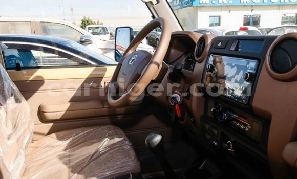 Buy Import Toyota Land Cruiser Beige Truck in Import - Dubai in Agadez Buy Import Toyota Land Cruiser Beige Truck in Import - Dubai in Agadez