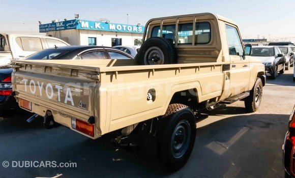 Buy Import Toyota Land Cruiser Beige Truck in Import - Dubai in Agadez Buy Import Toyota Land Cruiser Beige Truck in Import - Dubai in Agadez
