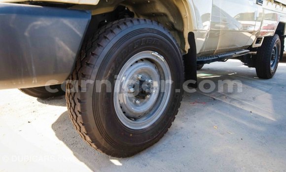 Buy Import Toyota Land Cruiser Beige Truck in Import - Dubai in Agadez Buy Import Toyota Land Cruiser Beige Truck in Import - Dubai in Agadez
