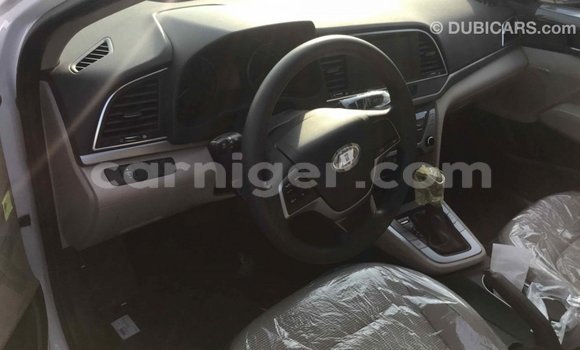 Sayi Imported Hyundai Elantra White Mota in Import - Dubai a Agadez Sayi Imported Hyundai Elantra White Mota in Import - Dubai a Agadez