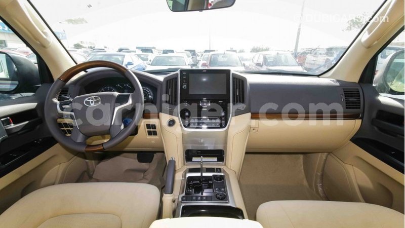 Big with watermark toyota land cruiser agadez import dubai 5042