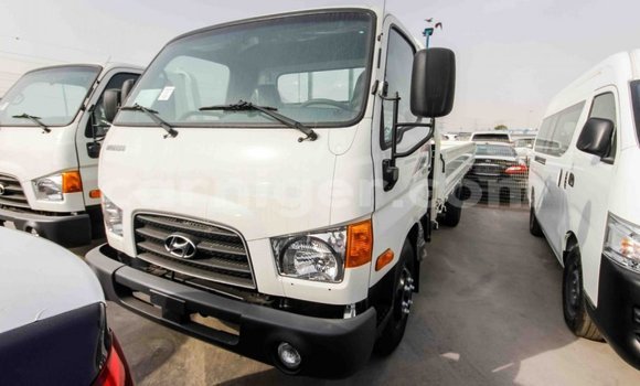 Buy Import Hyundai Chorus White Truck in Import - Dubai in Agadez