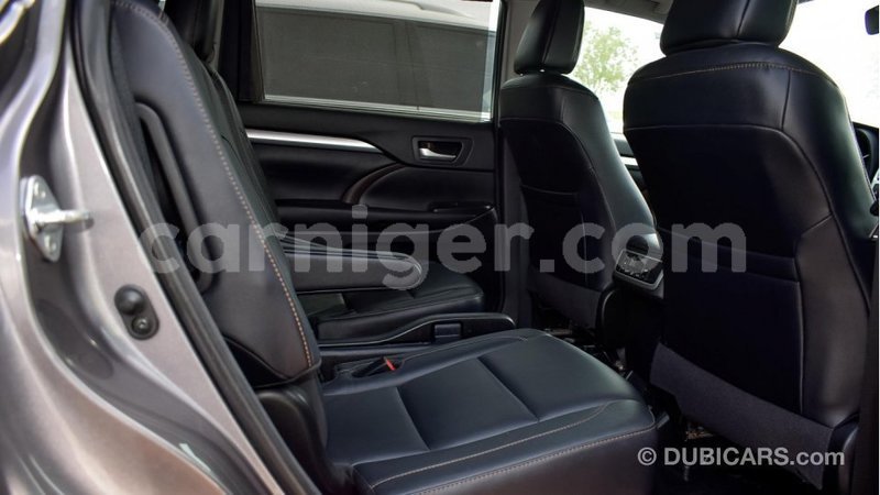 Big with watermark toyota highlander agadez import dubai 5065