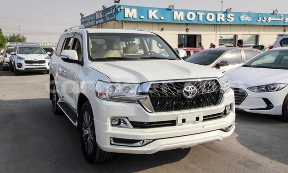 Sayi Imported Toyota Land Cruiser White Babbar mota in Import - Dubai a Agadez Sayi Imported Toyota Land Cruiser White Babbar mota in Import - Dubai a Agadez