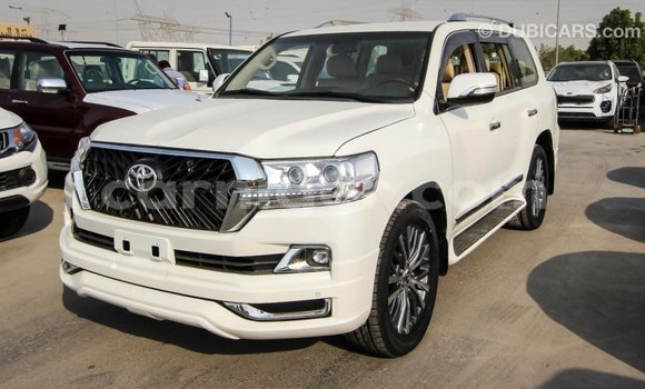 Sayi Imported Toyota Land Cruiser White Babbar mota in Import - Dubai a Agadez Sayi Imported Toyota Land Cruiser White Babbar mota in Import - Dubai a Agadez