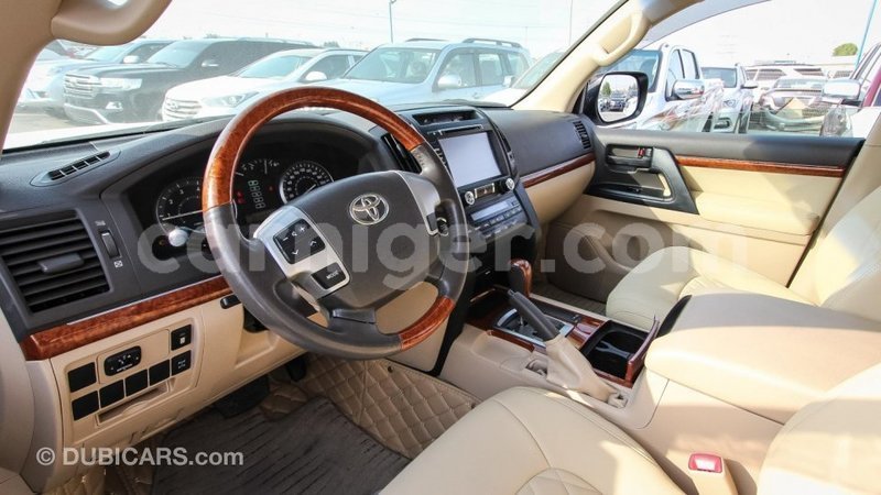 Big with watermark toyota land cruiser agadez import dubai 5081