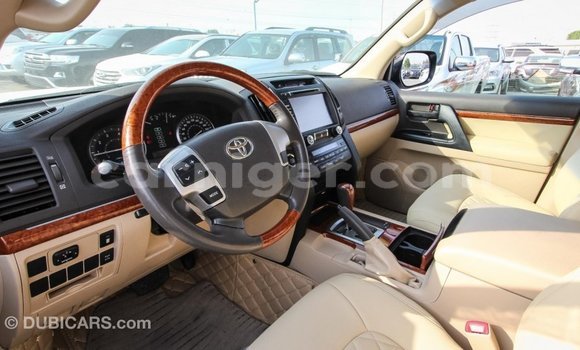 Sayi Imported Toyota Land Cruiser White Babbar mota in Import - Dubai a Agadez Sayi Imported Toyota Land Cruiser White Babbar mota in Import - Dubai a Agadez