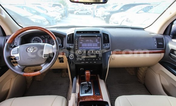 Sayi Imported Toyota Land Cruiser White Babbar mota in Import - Dubai a Agadez Sayi Imported Toyota Land Cruiser White Babbar mota in Import - Dubai a Agadez