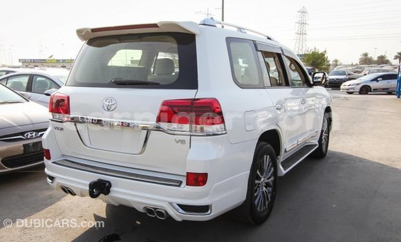 Sayi Imported Toyota Land Cruiser White Babbar mota in Import - Dubai a Agadez Sayi Imported Toyota Land Cruiser White Babbar mota in Import - Dubai a Agadez