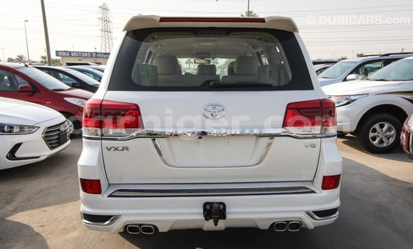 Sayi Imported Toyota Land Cruiser White Babbar mota in Import - Dubai a Agadez Sayi Imported Toyota Land Cruiser White Babbar mota in Import - Dubai a Agadez