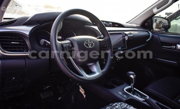 Buy Import Toyota Hilux White Car in Import - Dubai in Agadez Buy Import Toyota Hilux White Car in Import - Dubai in Agadez